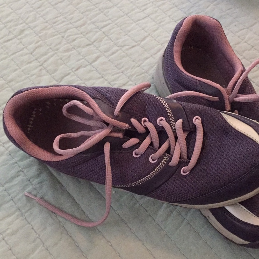 Vionic athletic shoes
